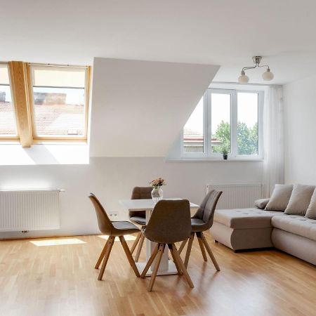 Elegant Apartment In Vienna With Patio Exterior photo